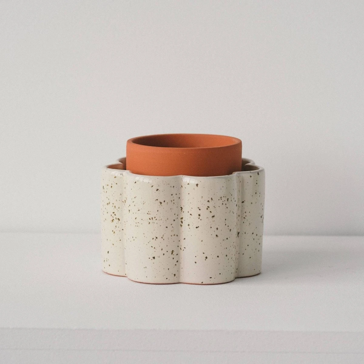 Paula Self-Watering Planter Pot – Speckled White 8 Paula Self-Watering Planter Pot – Speckled White - Image 6