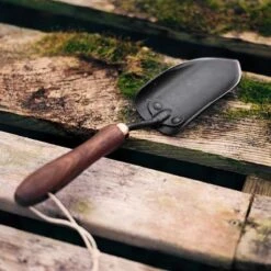 Barebones Spade Garden Hand Trowel – Built For Everyday Gardeners -Ed's plant shop spade garden hand trowel 102312
