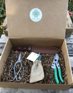 The Ultimate Gardeners Tool Gift Box -Ed's plant shop the ultimate gardeners tool gift box 786055